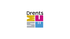 Logo Drents Museum 16:9 op witte achtergrond - Assen, provincie Drenthe